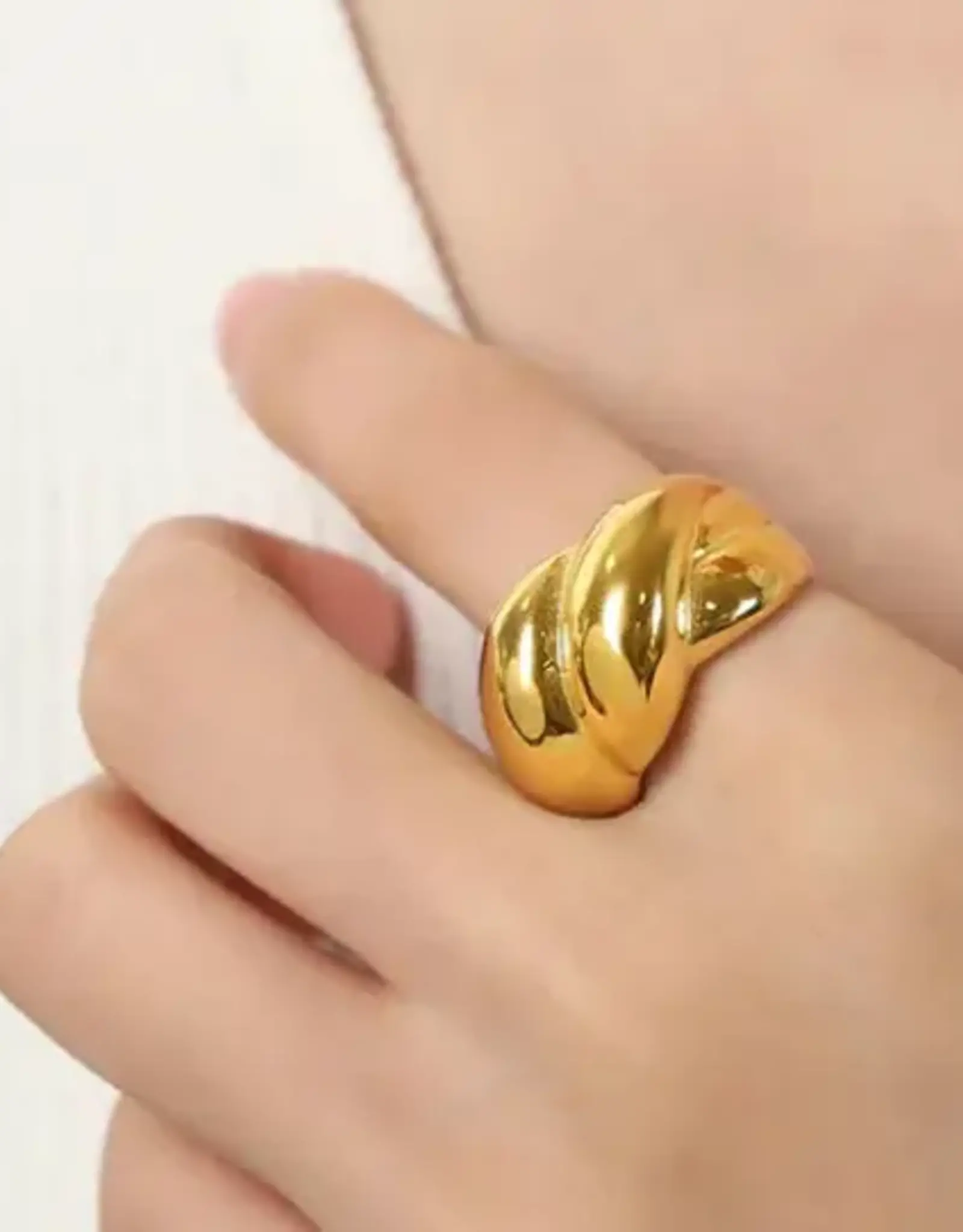 Hoop La Double Croissant Chunky Ring