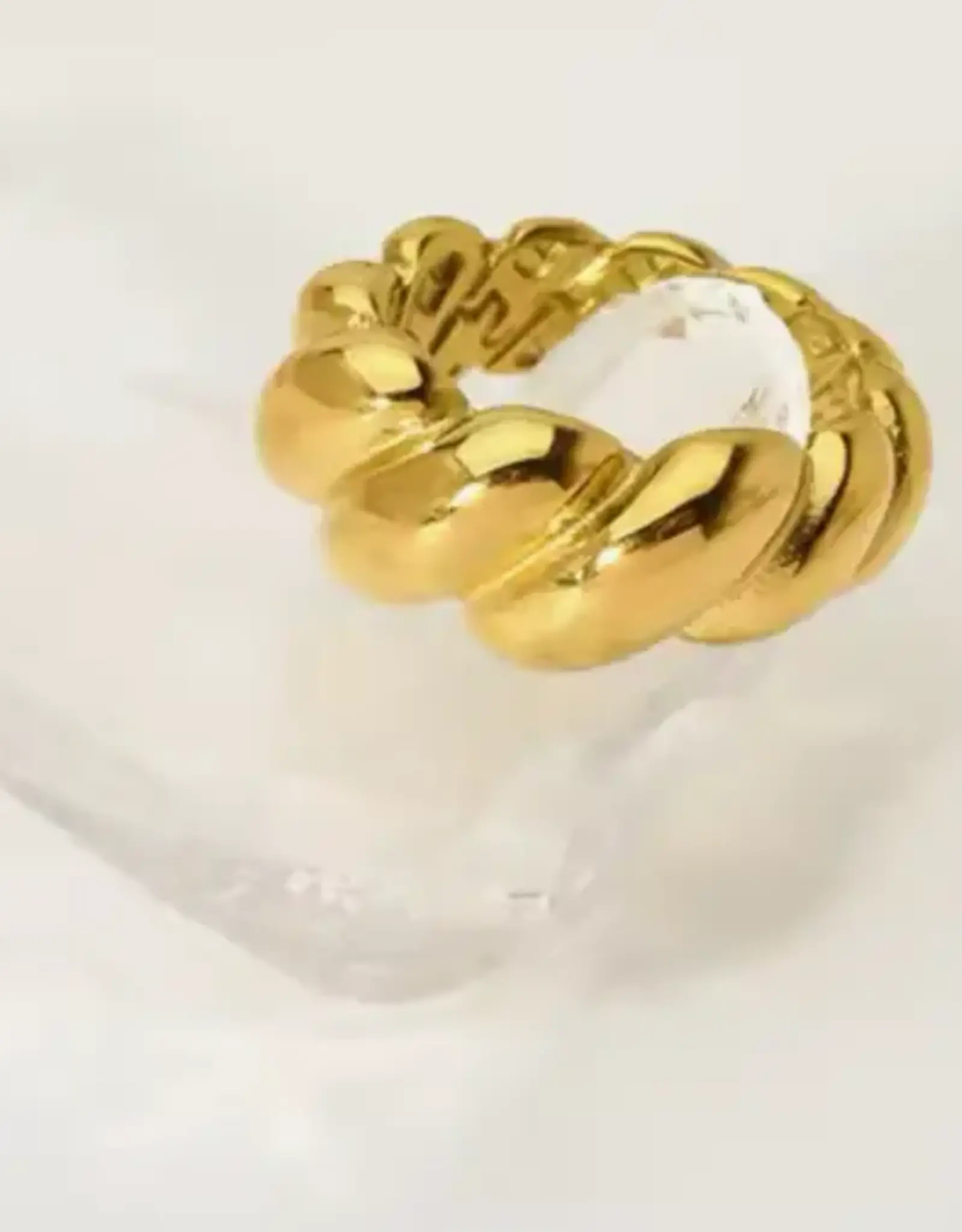 Hoop La Croissant Rope Chunky Ring