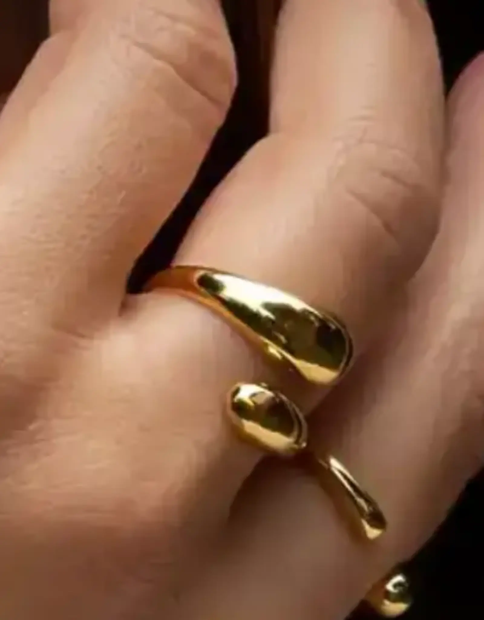 Hoop La Modern Crossover Ring
