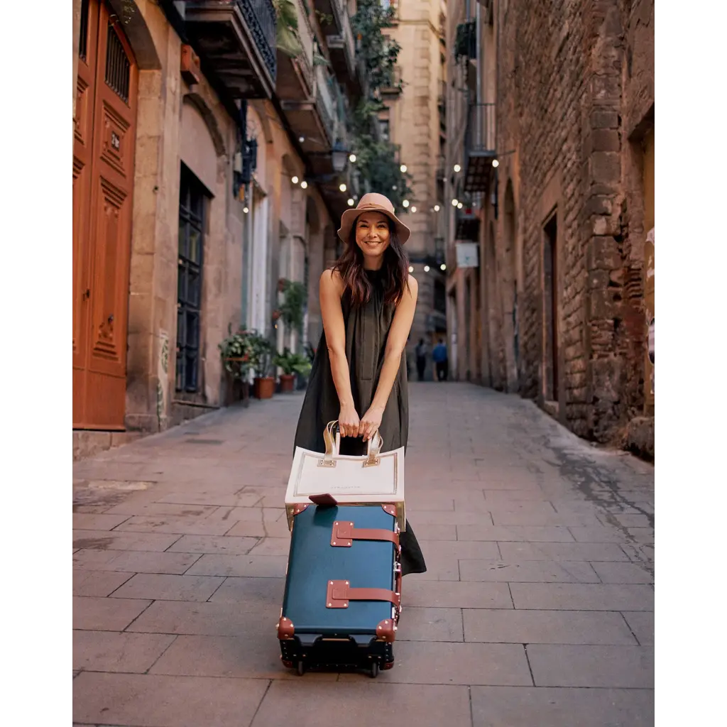 The Navigator Medium Tote in Stone