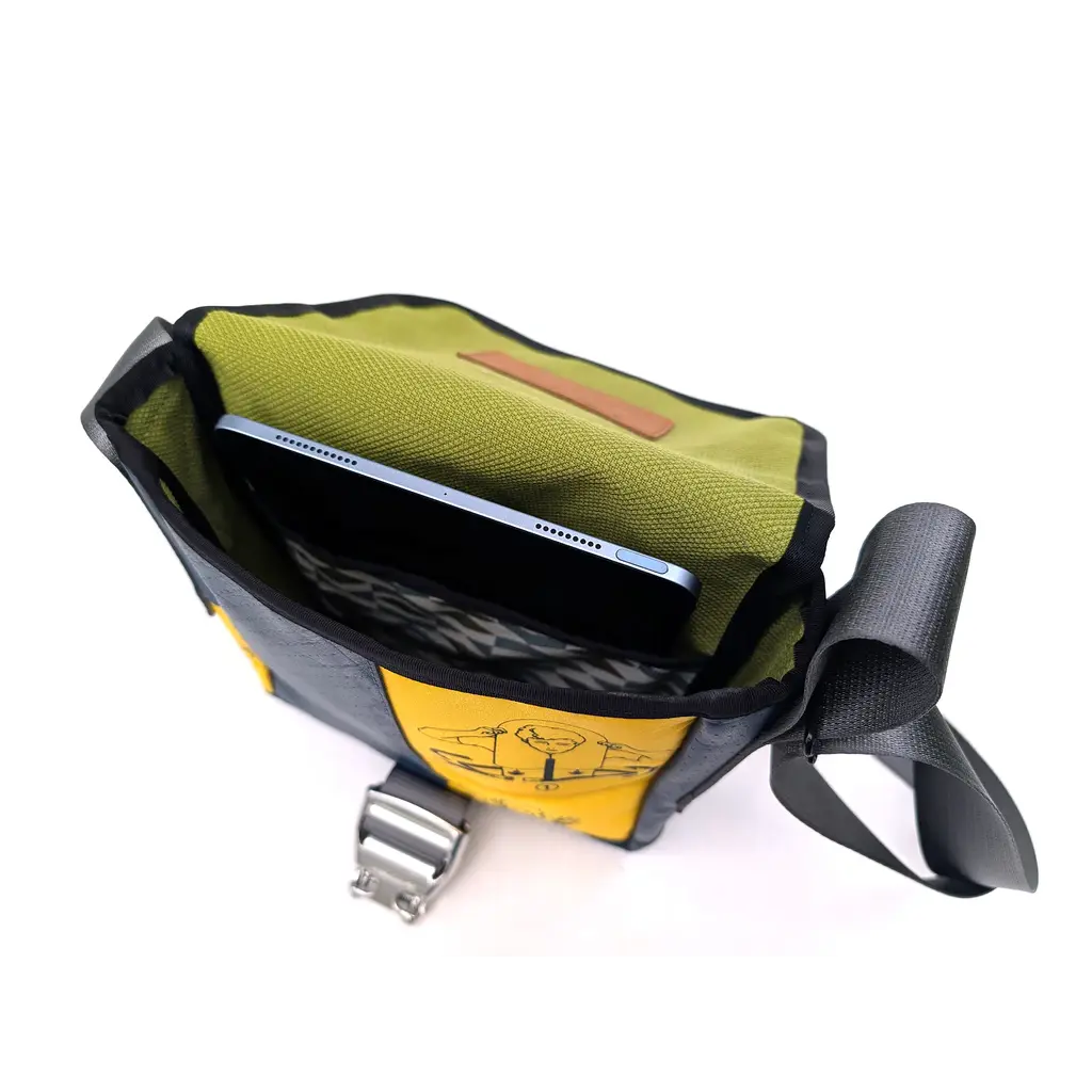 WH1MACL- Life Jacket Mini Messenger recyld