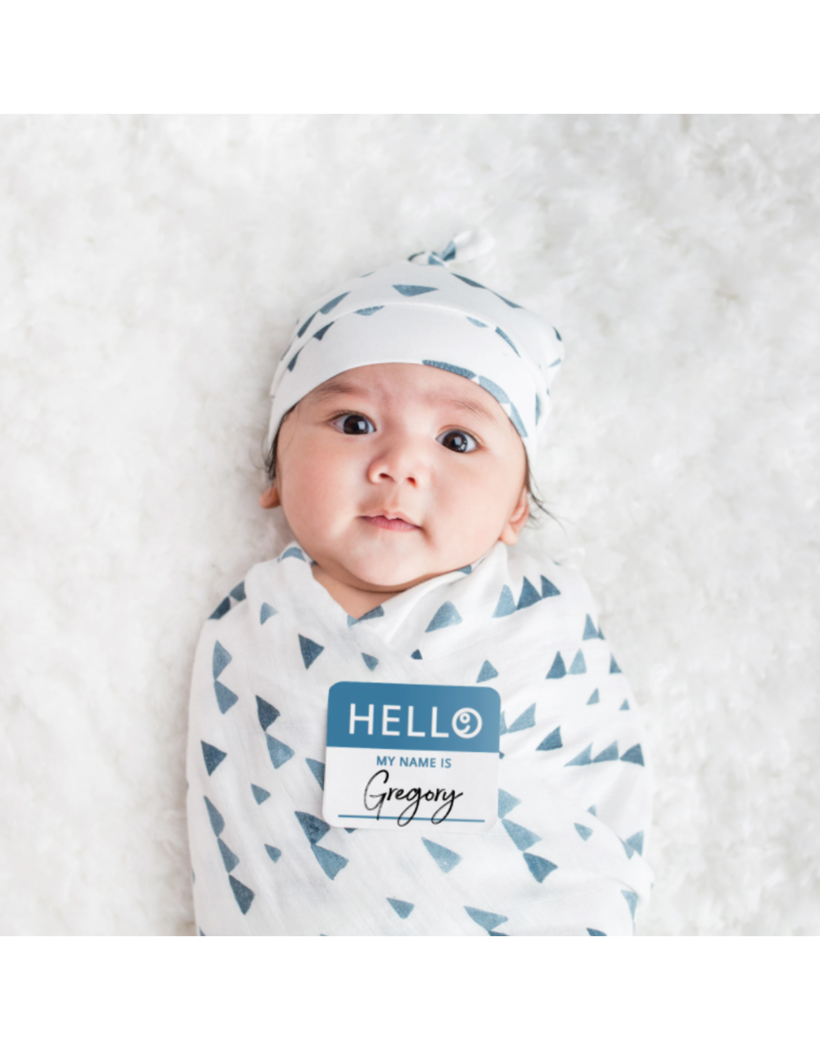 Lulujo Baby Lulujo Hello World Blanket & Knotted Hat Navy Triangles