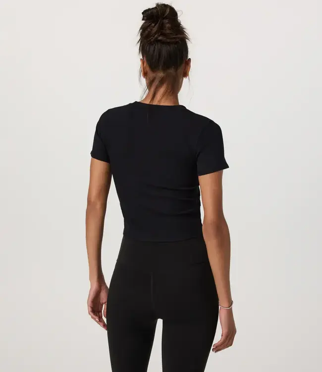 Vuori Pose Fitted Tee, BLK