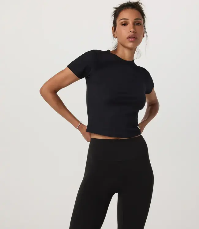 Vuori Pose Fitted Tee, BLK