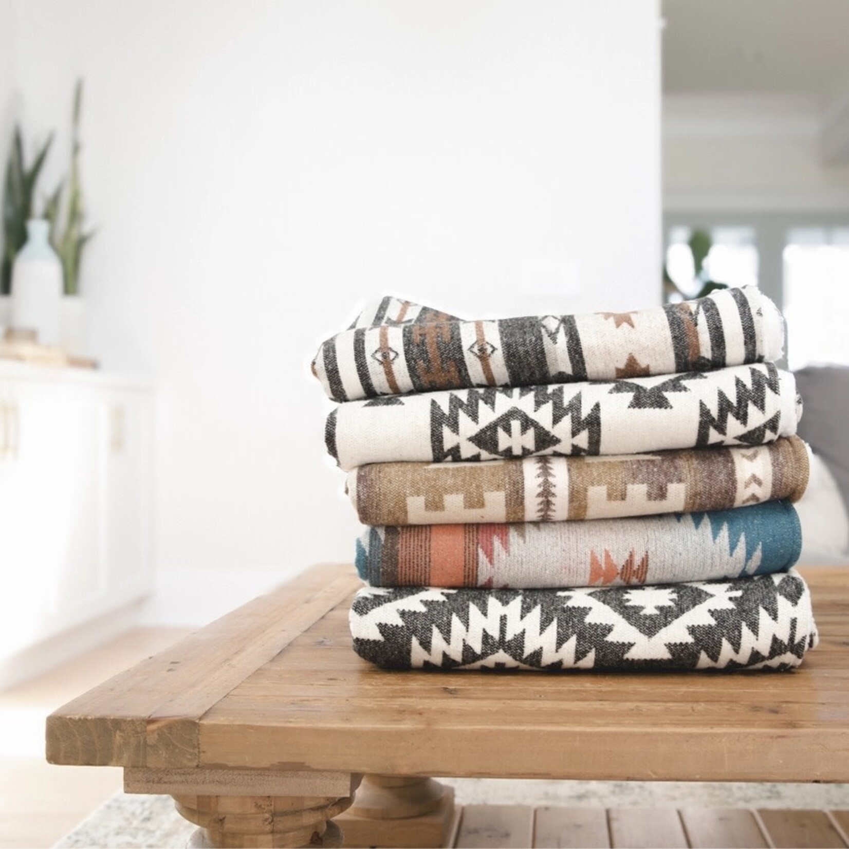 Wild Husky Co. - Wool Blend Blanket - Arctic (Light)