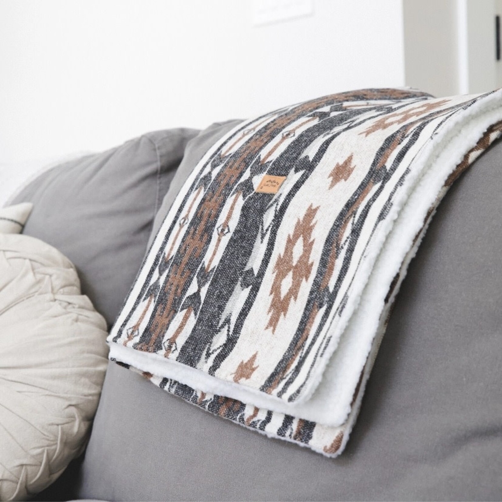 Wild Husky Co. - Wool Blend Blanket - Onyx