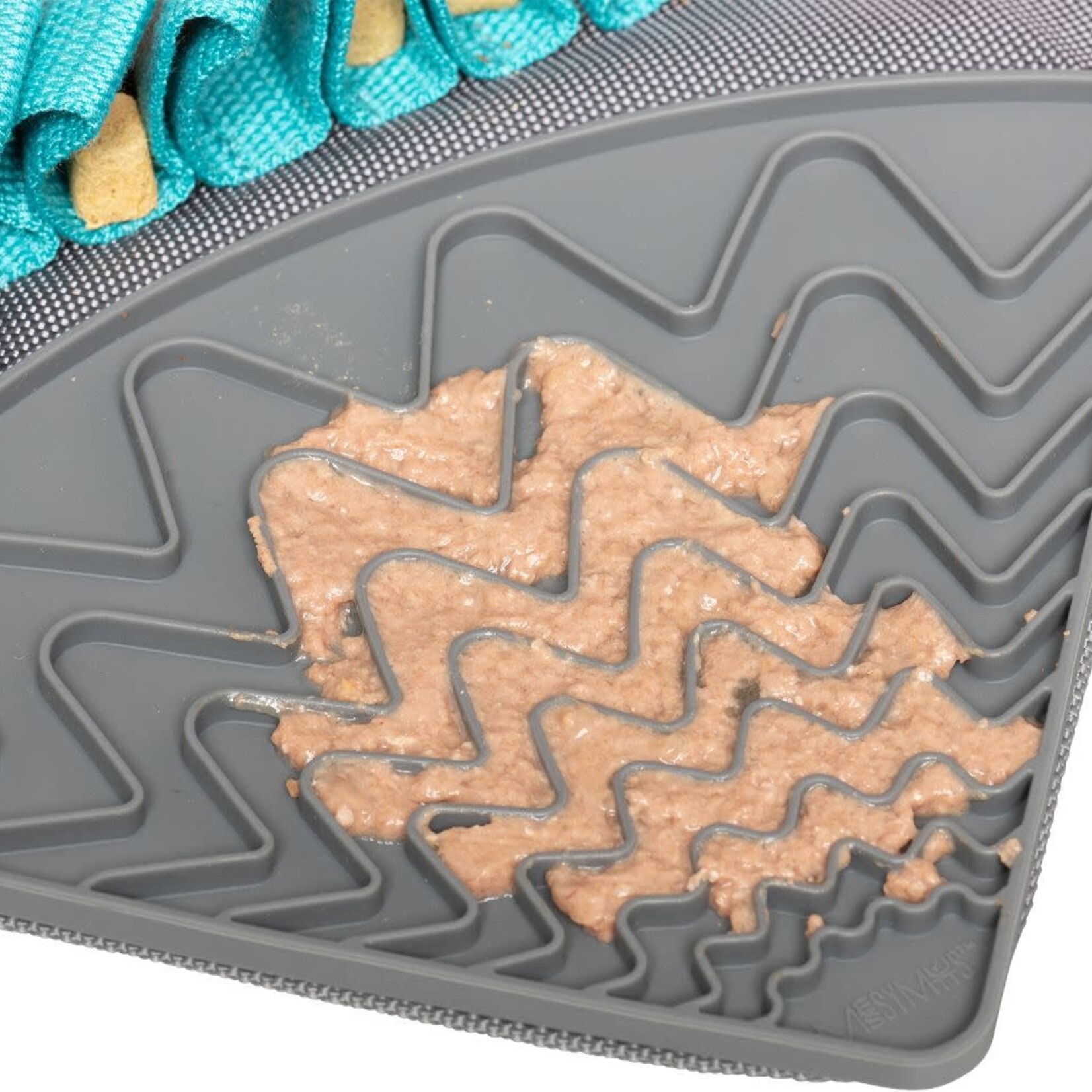 Messy Mutt - Snuffle Mat with lick mat  - 16" x 16"