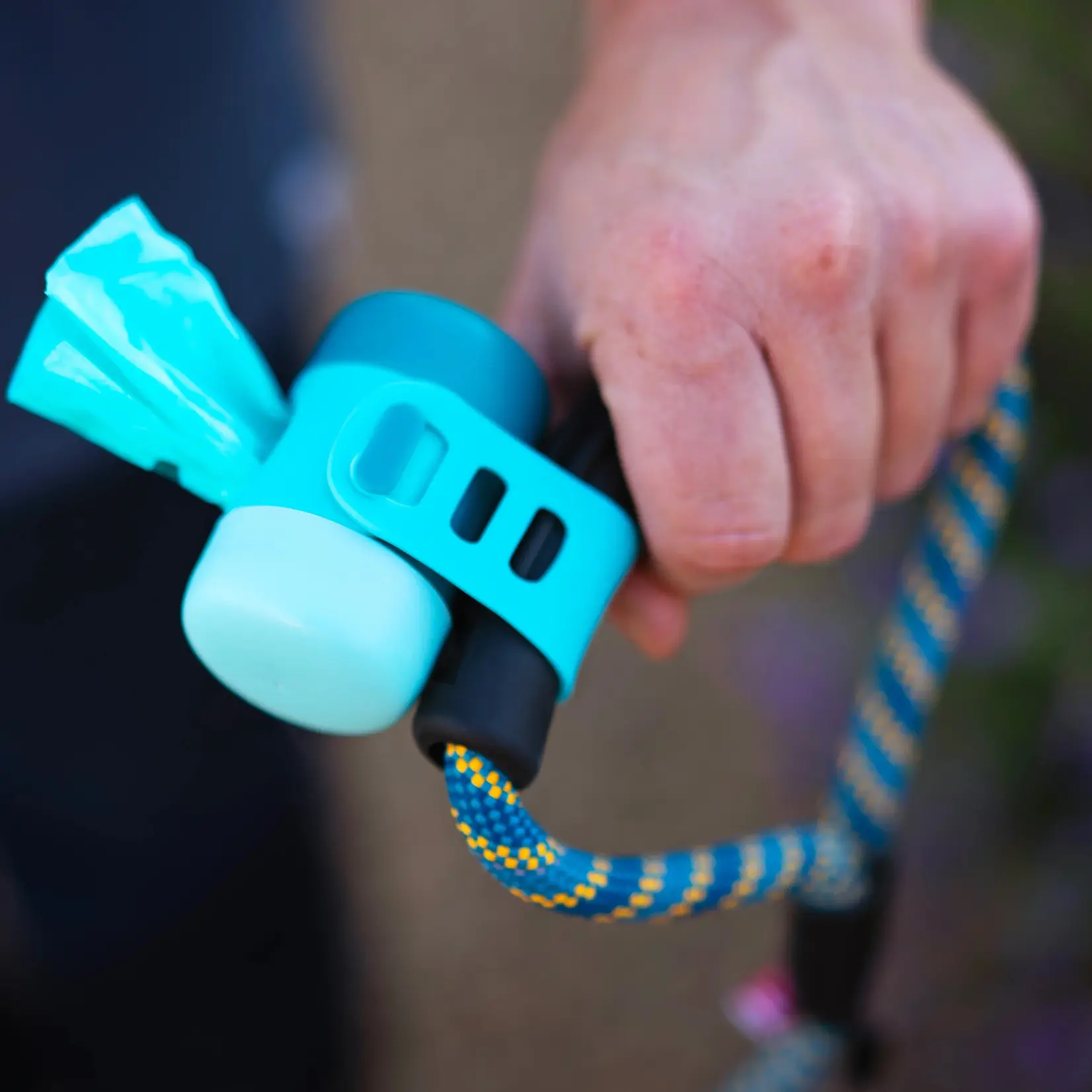 Messy Mutts - Distributeur de sacs à caca en silicone