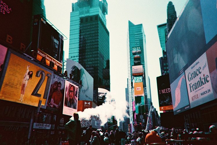 Lomography Simple Use Camera Lomo'Chrome Purple