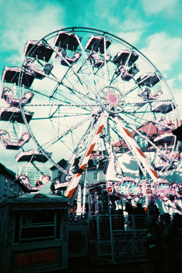 Lomography Simple Use Camera Lomo'Chrome Purple