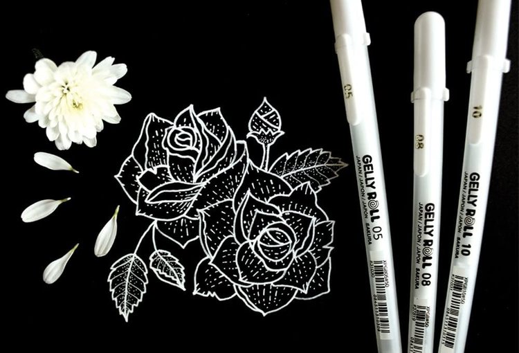Sakura Gelly Roll Fine White Gel Pen