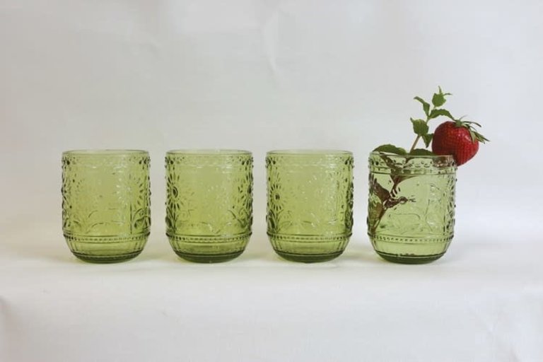 https://cdn.shoplightspeed.com/shops/635254/files/27549056/768x768x3/creative-co-op-green-embossed-drinking-glass.jpg