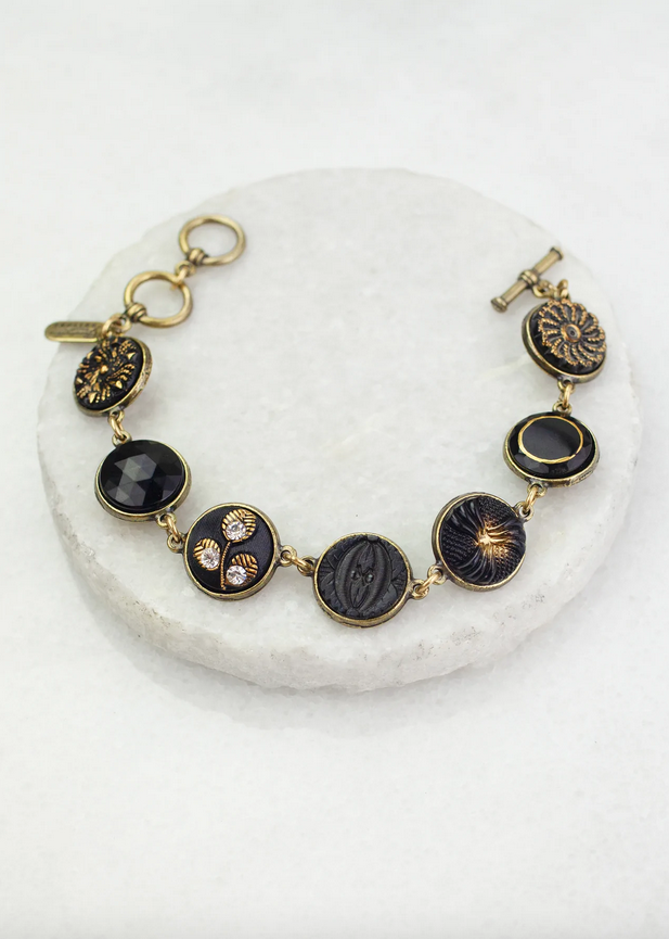 Grandmother's Buttons 01-B890B Le Chic Bracelet Jet Sofia's