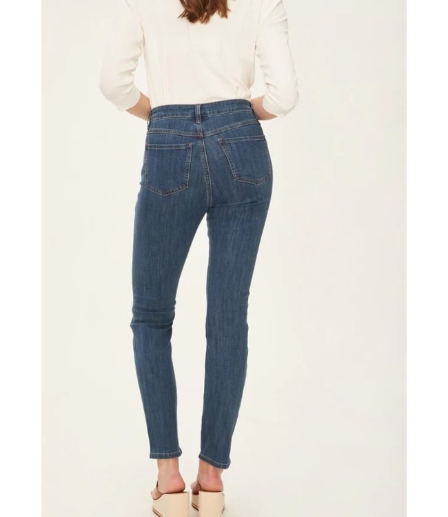 FDJ Suzanne Petite Slim Straight Leg