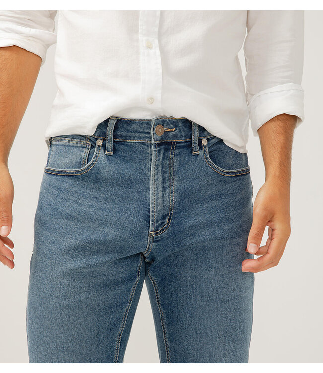 SILVER Grayson Classic Fit Straight Leg Jeans