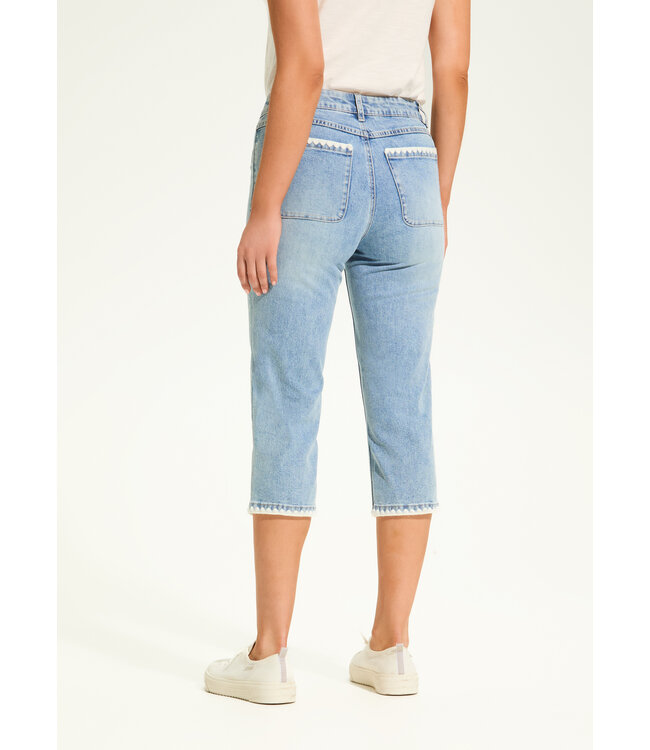 FDJ PALE WASH OLIVIA CAPRI W/ CROCHET TRIM HEM