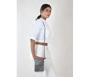 165 Vannes - Smart phone cross body bag