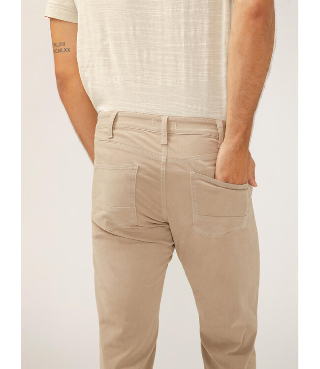 Silver Jeans Machray Classic Fit Slim Straight Leg Jeans