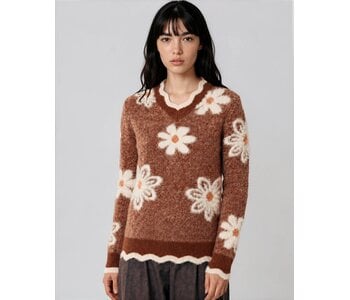 Point Zero Fuzzy flower jacquard sweater