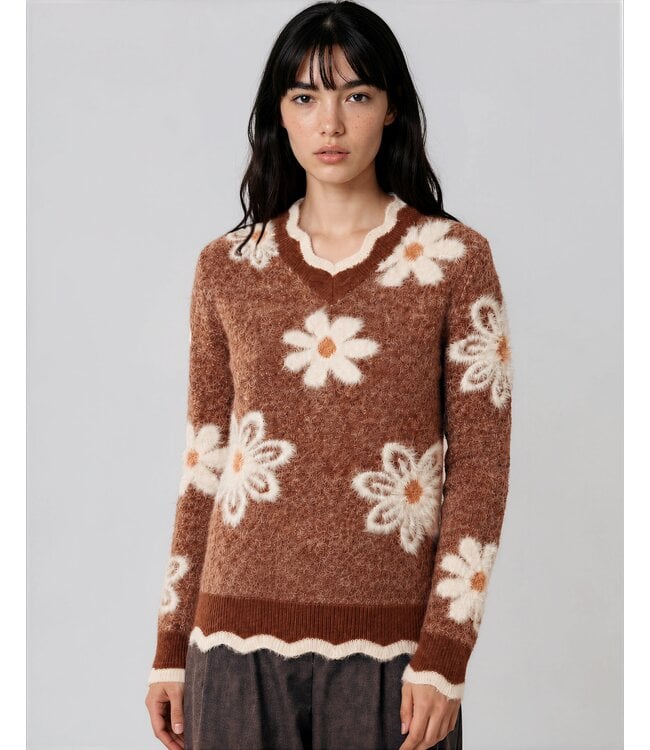 Point Zero Fuzzy flower jacquard sweater