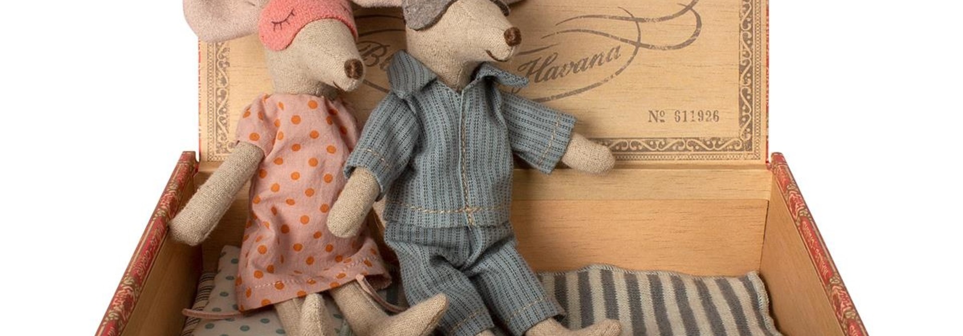 Mum & Dad Mice in Cigar Box