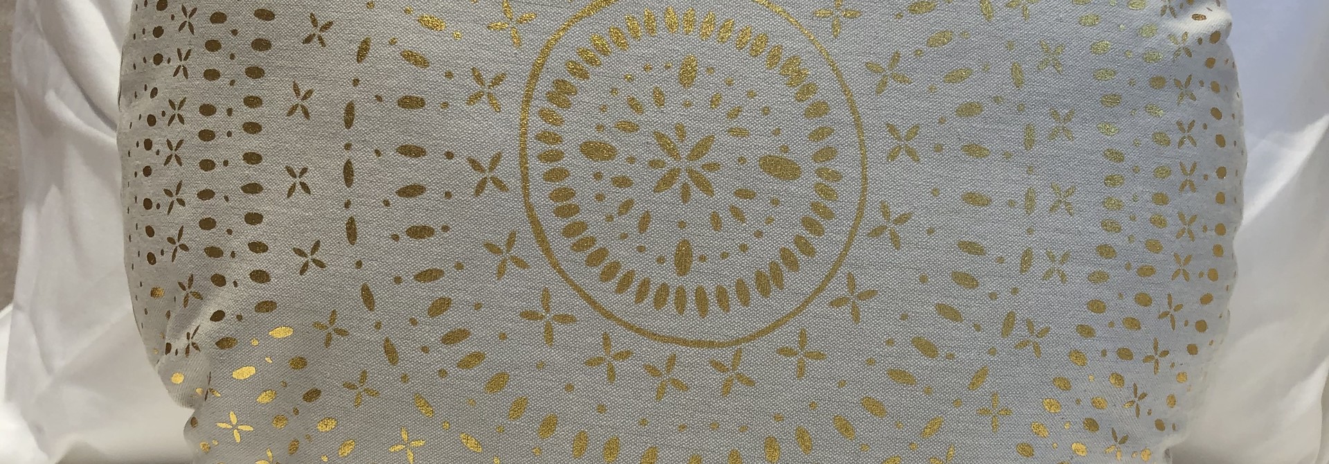 Cushion - Round - Nat/Gold