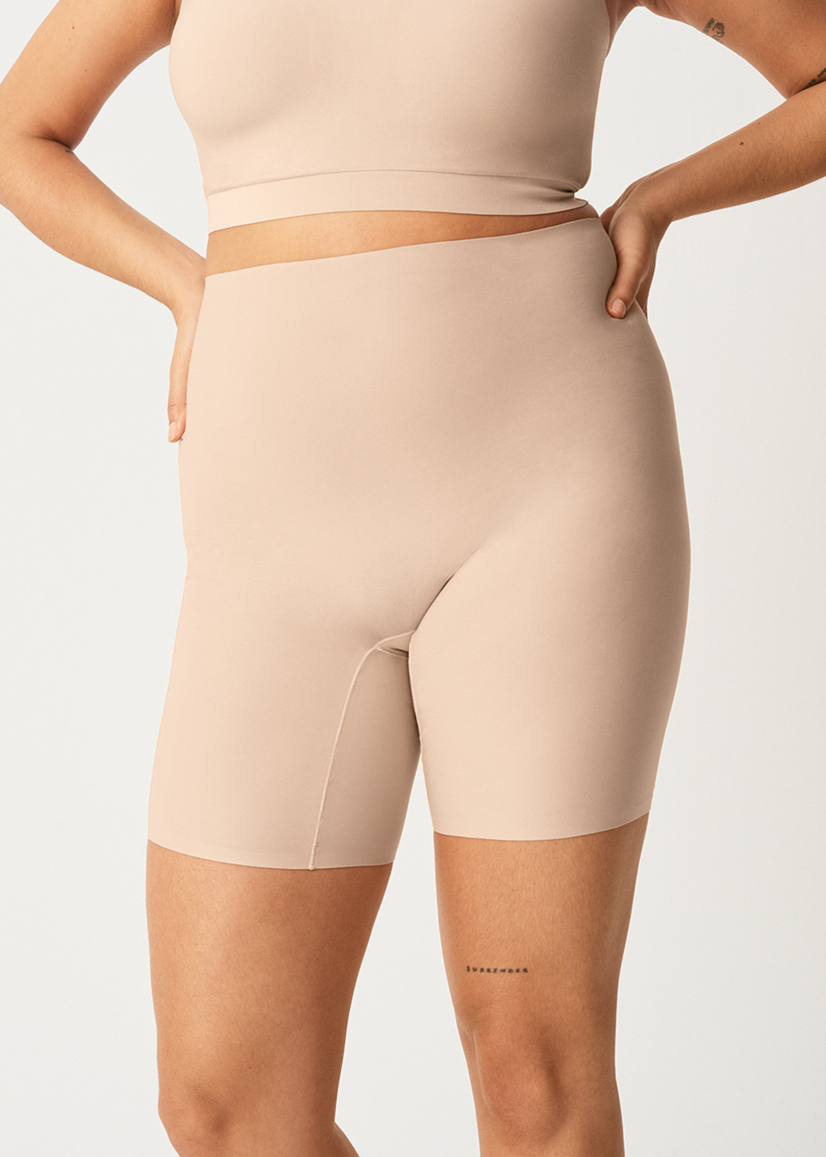 https://cdn.shoplightspeed.com/shops/635264/files/44241221/1652x2313x1/chantelle-soft-stretch-shorts-plus-1136.jpg