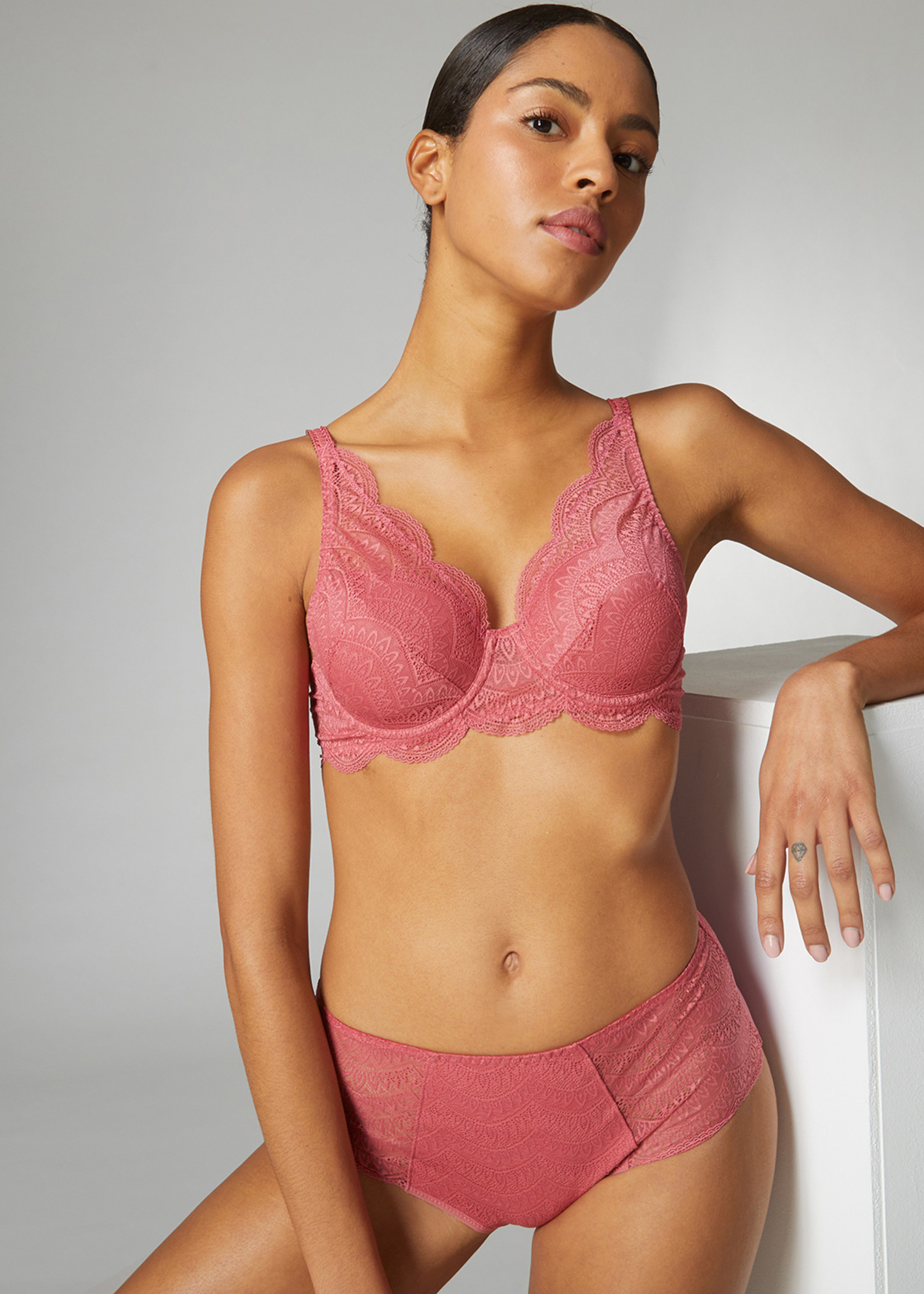 Simone Perele 12v Karma STRAPLESS PLUNGE BRA PEAU ROSE buy for the best  price CAD$ 130.00 - Canada and U.S. delivery – Bralissimo