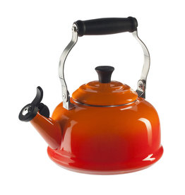 Le Creuset Le Creuset Classic Whistling Kettle Flame