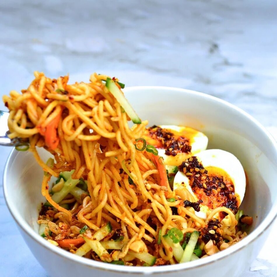 WHOA Extra Spicy Peanut Sauce, 270ml