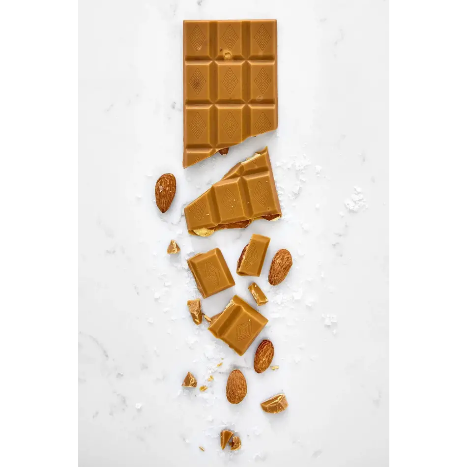 Dakama Dakama Chocolate, Golden Salted Almond Caramel