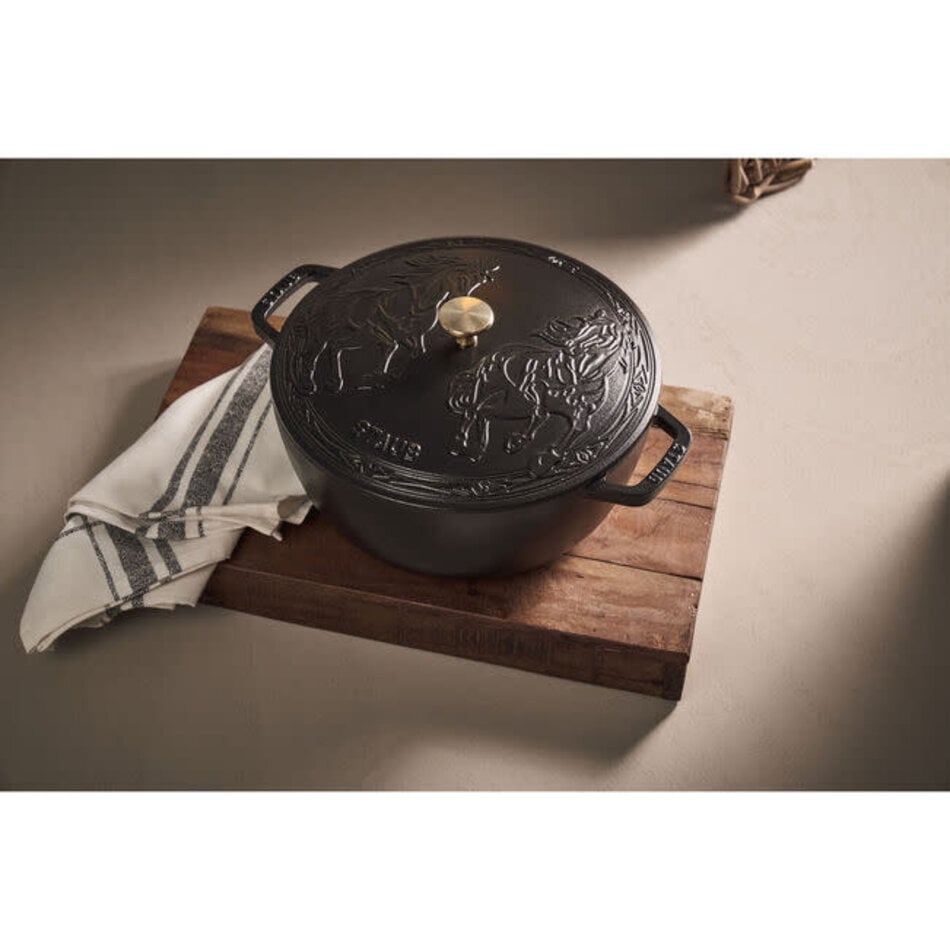 Staub Horse Cocotte, Black