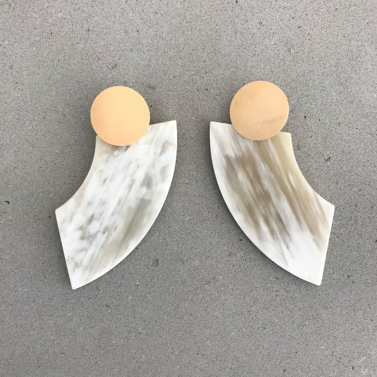 CATHS Earrings Horn Half Moon