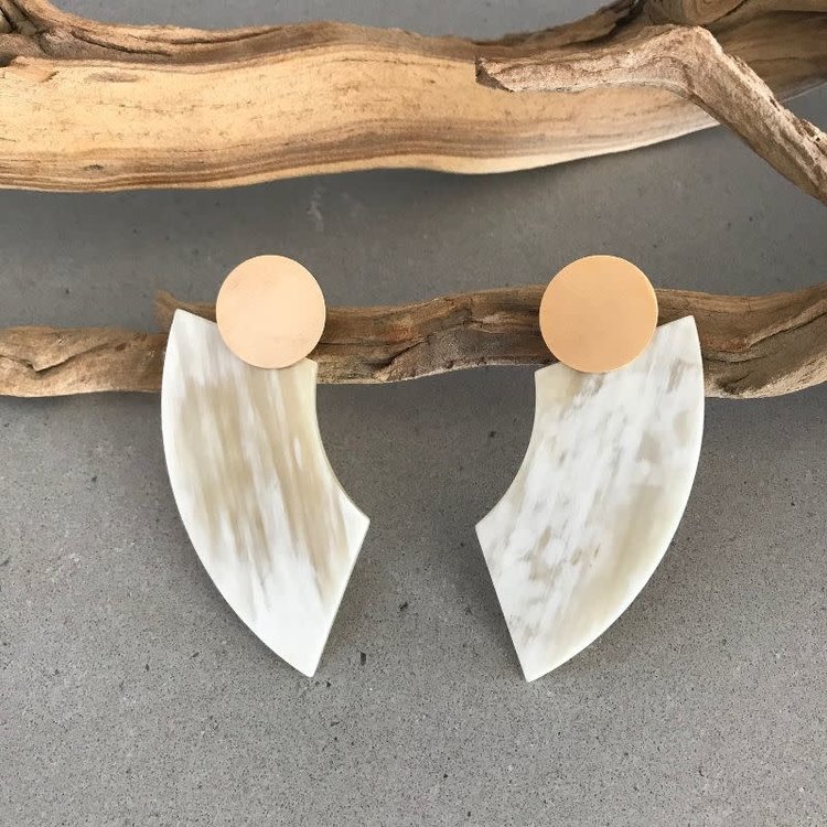CATHS Earrings Horn Half Moon