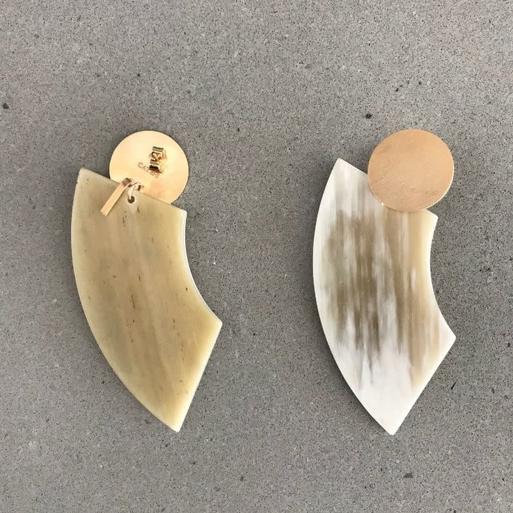 CATHS Earrings Horn Half Moon