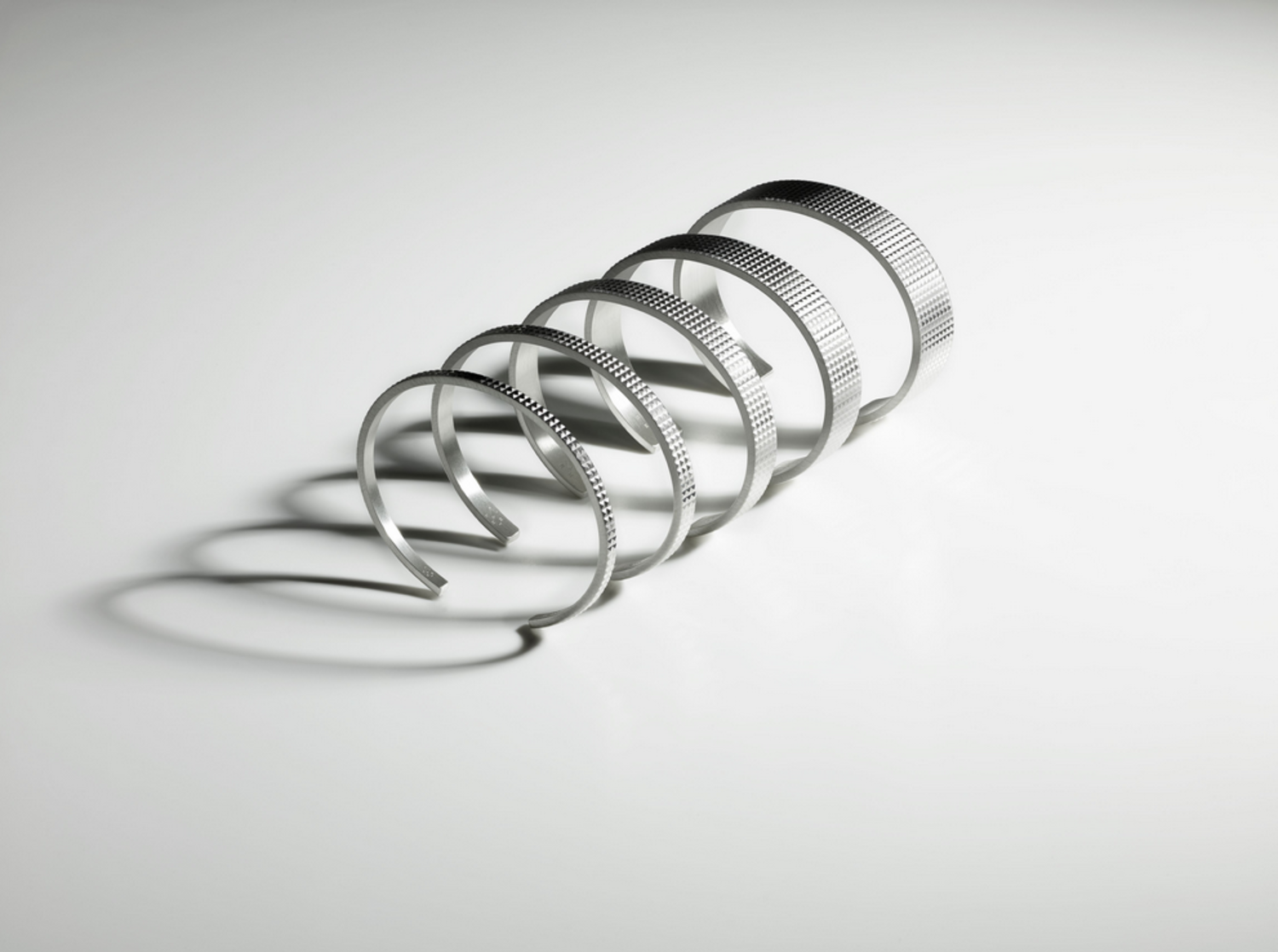 Le Gramme Bracelet Guilloche 33 Grs M Polished - Please Do Le Gramme Bracelet Guilloche 33 Grs M Polished - Please Do