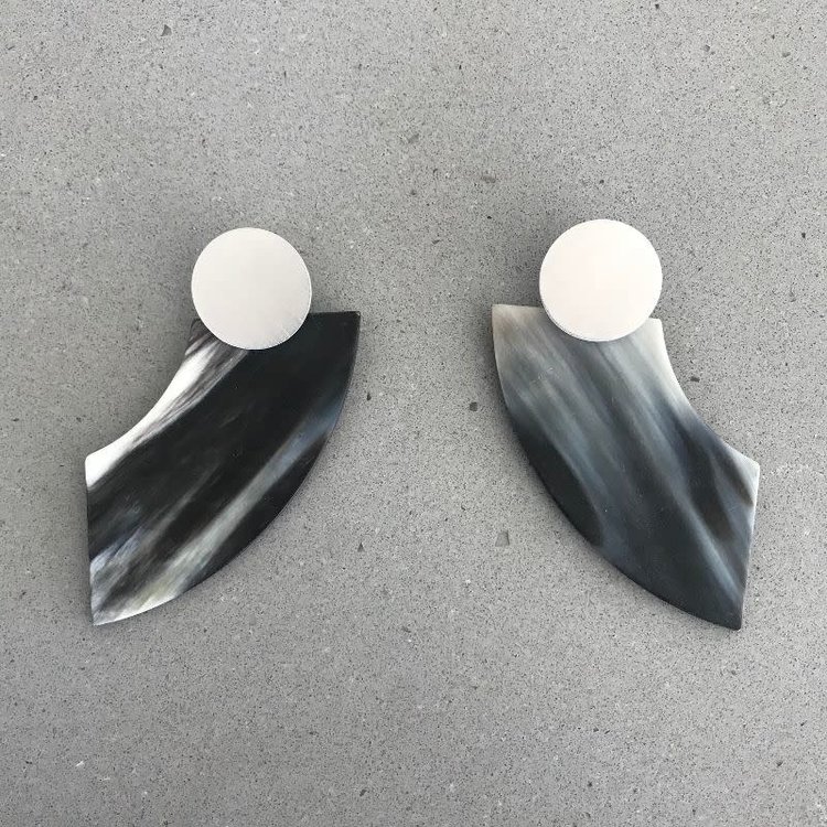 CATHS Earrings Horn Half Moon