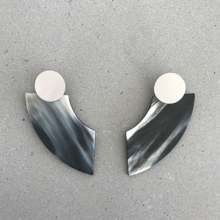 CATHS Earrings Horn Half Moon