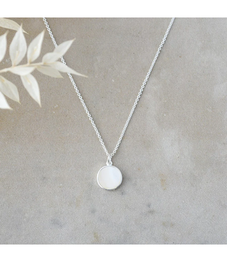 Alluring Mother of Pearl Necklace - Silver
