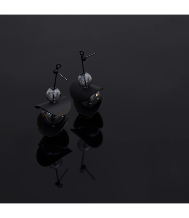 Pursuits Otto Earrings (black/glass)