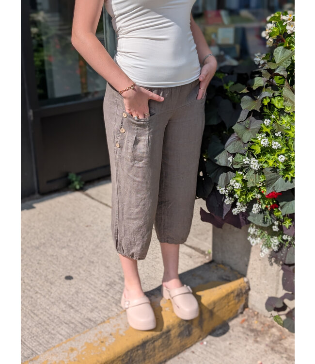 Linen Capri w/ Button Pocket - Fango