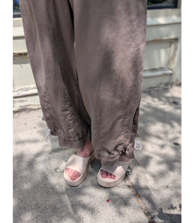 Sova Design Strasbourg Cinch Linen Pants  - Taupe