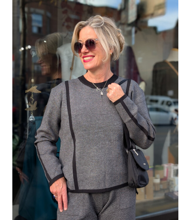 Contrast Stripe Knit Sweater - Black