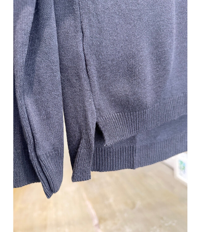 Made in Italy V-Neck Fine Knit Sweater - Black