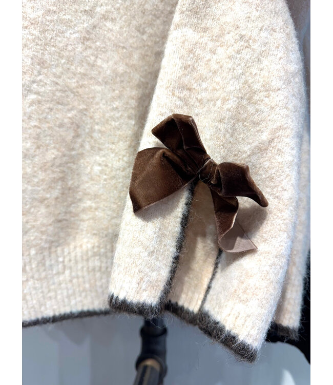 Made in Italy V-Neck Heart Sweater -