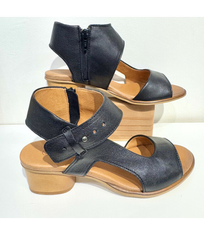 Utreble Tread Sandals - Black