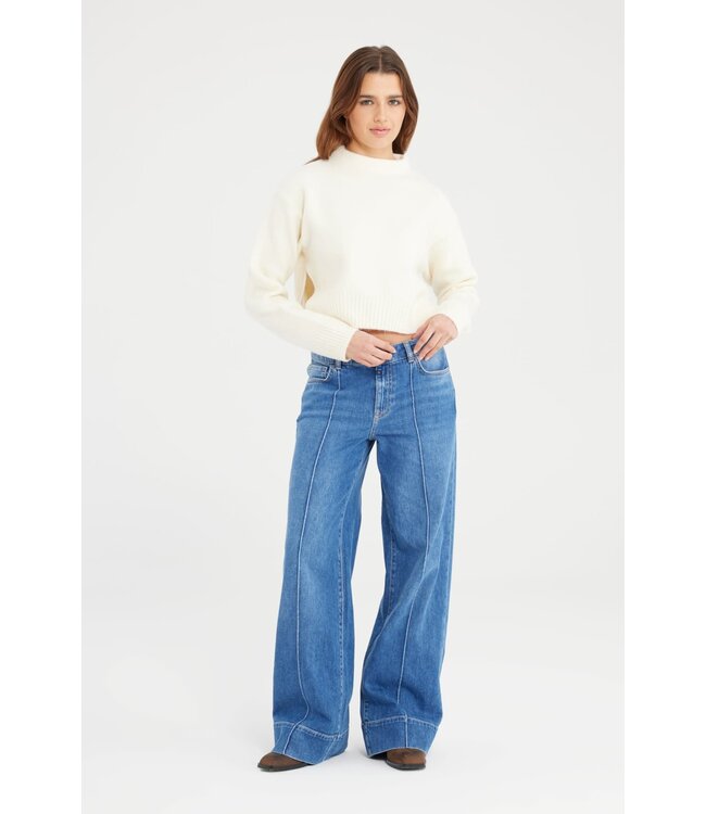 Cup of Joe Denim Layla Mid Waist Straight Leg - Medium Blue