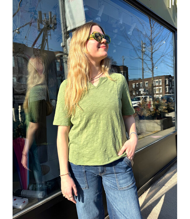 Mododoc Half Sleeve Split V Tee - Hazel