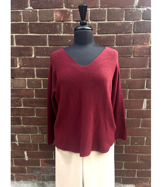 Angela Mara Roll Hem V-Neck Pullover - Wine