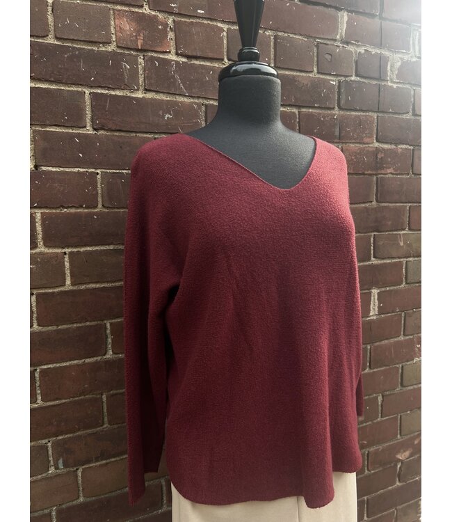 Angela Mara Roll Hem V-Neck Pullover - Wine